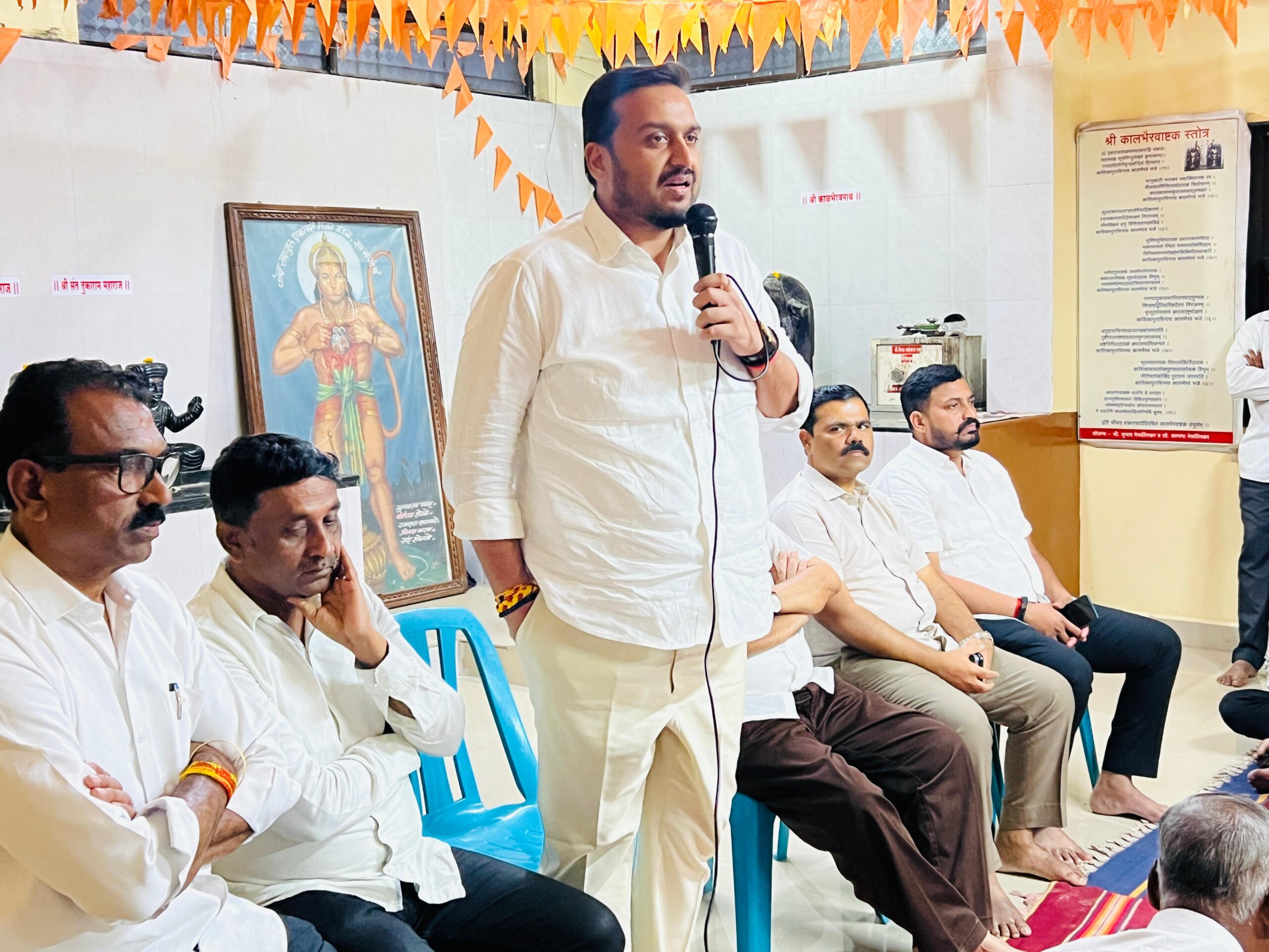 महू व हातगेघर धरणग्रस्त व लाभक्षेत्रातील गावांत आंदोलनाच्या पार्श्वभूमीवर बैठकांना उधान : वसंतराव मानकुमरे यांची आंदोलन यशस्वी करण्यासाठी साठी जोरदार मोर्चे बांधणी